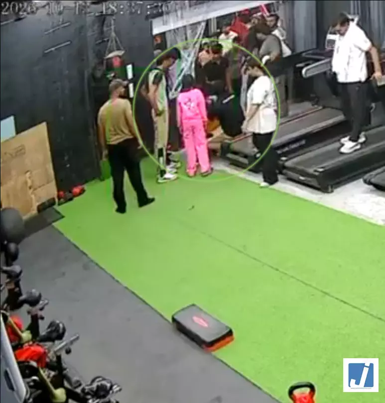 जिम में अचानक थम गईं सांसें, प्रिंसिपल की मौत का CCTV आया सामने जिम में अचानक थम गईं सांसें, प्रिंसिपल की मौत का CCTV आया सामने