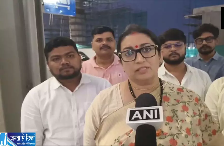 अखिलेश यादव की पार्टी से तीन विधायकों ने तोड़ा नाता अखिलेश यादव की पार्टी से तीन विधायकों ने तोड़ा नाता