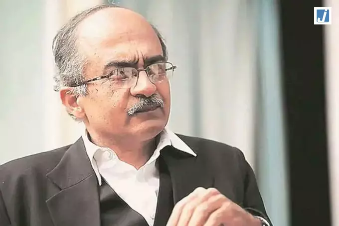 बहुत खून-खराबा होगा...प्रशांत भूषण की कथित ऑडियो क्लिप से सियासी भूचाल! बहुत खून-खराबा होगा...प्रशांत भूषण की कथित ऑडियो क्लिप से सियासी भूचाल!