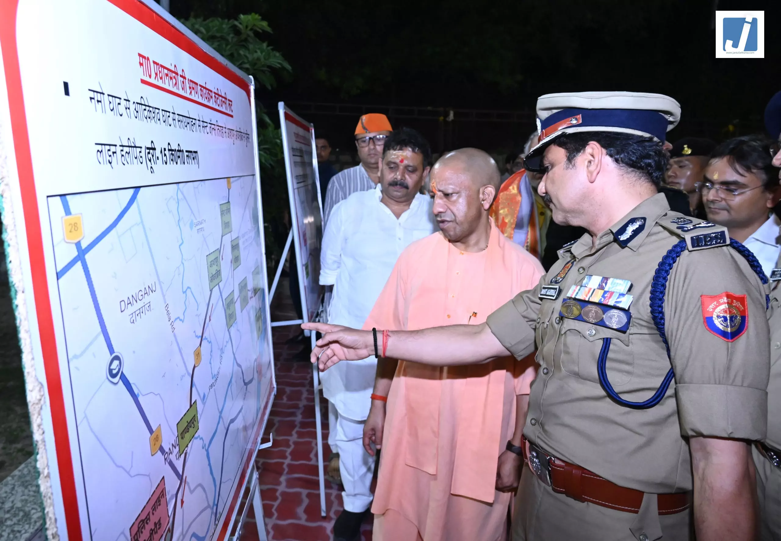 वायुसेना का भव्य एयर शो, CM योगी ने परखीं तैयारियां, PM मोदी के आने की संभावना वायुसेना का भव्य एयर शो, CM योगी ने परखीं तैयारियां, PM मोदी के आने की संभावना