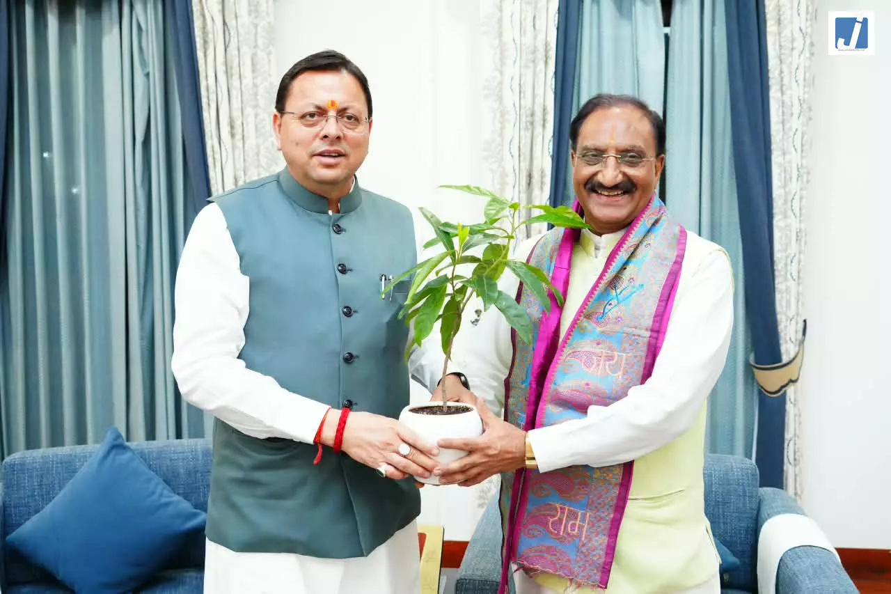 मुख्यमंत्री पुष्कर सिंह धामी से पूर्व केंद्रीय मंत्री डॉ. रमेश पोखरियाल ‘निशंक’ ने की शिष्टाचार भेंट मुख्यमंत्री पुष्कर सिंह धामी से पूर्व केंद्रीय मंत्री डॉ. रमेश पोखरियाल ‘निशंक’ ने की शिष्टाचार भेंट