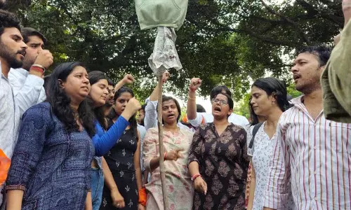 जेएनयू में ABVP का जोरदार प्रदर्शन, कैंपस में गूंजे विरोध के नारे जेएनयू में ABVP का जोरदार प्रदर्शन, कैंपस में गूंजे विरोध के नारे