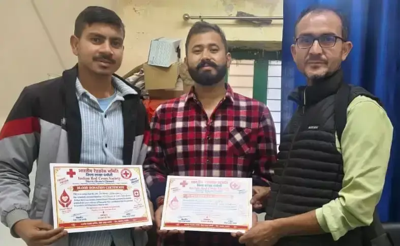 रक्त की कमी से जूझ रही महिला के लिए 40 किमी का सफर तय कर पहुंचे दानदाता