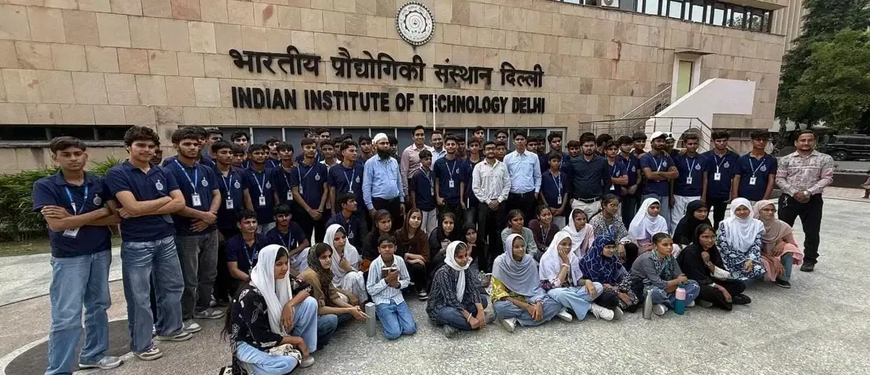 आईआईटी दिल्ली का भ्रमण कर विद्यार्थियों ने बढ़ाया ज्ञान