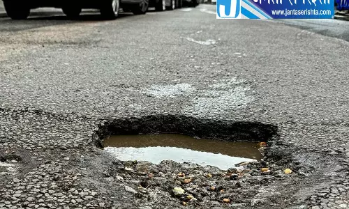 दिल्ली में 8,343 गड्ढों की मरम्मत, अब 1,202 किमी सड़कों का होगा कायाकल्प दिल्ली में 8,343 गड्ढों की मरम्मत, अब 1,202 किमी सड़कों का होगा कायाकल्प