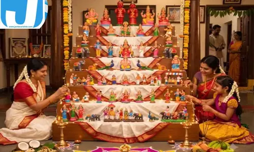 मां दुर्गा की पूजा का अनोखा अंदाज! गुड़ियों से सजते हैं घर, जानें 400 साल पुरानी परंपरा