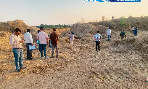 होशियारपुर में खनन स्थलों पर पहुंची CBI टीम, किया निरीक्षण होशियारपुर में खनन स्थलों पर पहुंची CBI टीम, किया निरीक्षण