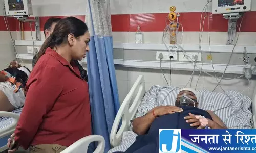 हथियारबंद युवकों ने ज्वैलर पर किया हमला, लाखों की नकदी और सोना लूटा हथियारबंद युवकों ने ज्वैलर पर किया हमला, लाखों की नकदी और सोना लूटा