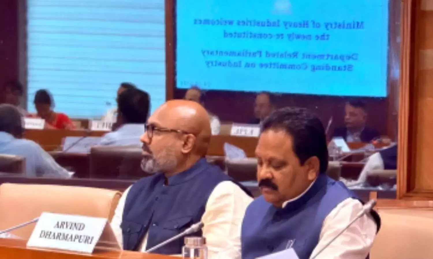 सांसद अरविंद संसद समिति की बैठकों में शामिल होते सांसद अरविंद संसद समिति की बैठकों में शामिल होते