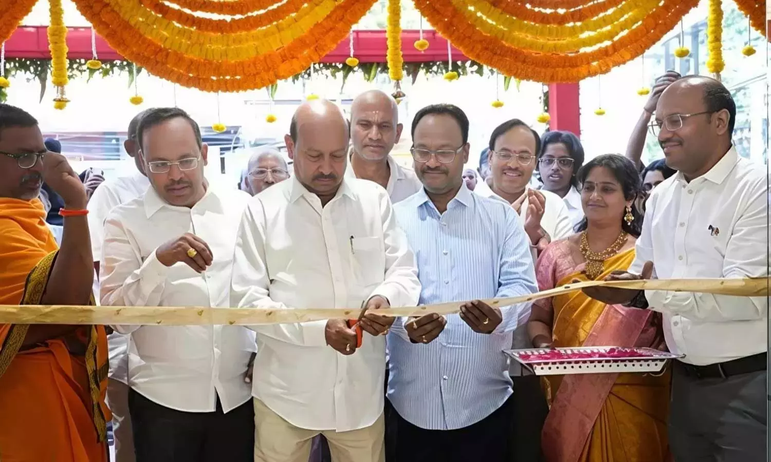 Telangana: वैश्यराजू ज्वैलर्स ने कुकटपल्ली में तीसरा शोरूम खोला Telangana: वैश्यराजू ज्वैलर्स ने कुकटपल्ली में तीसरा शोरूम खोला