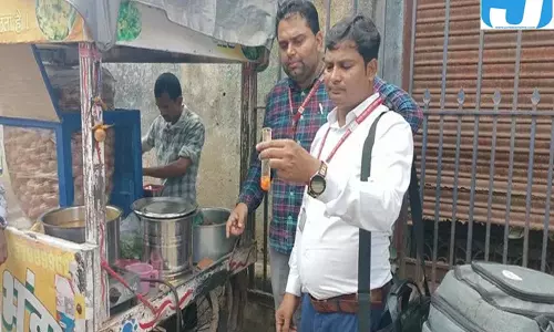 खाद्य सुरक्षा विभाग की कार्रवाई, कोडरमा में 60 किलो मोमो जब्त