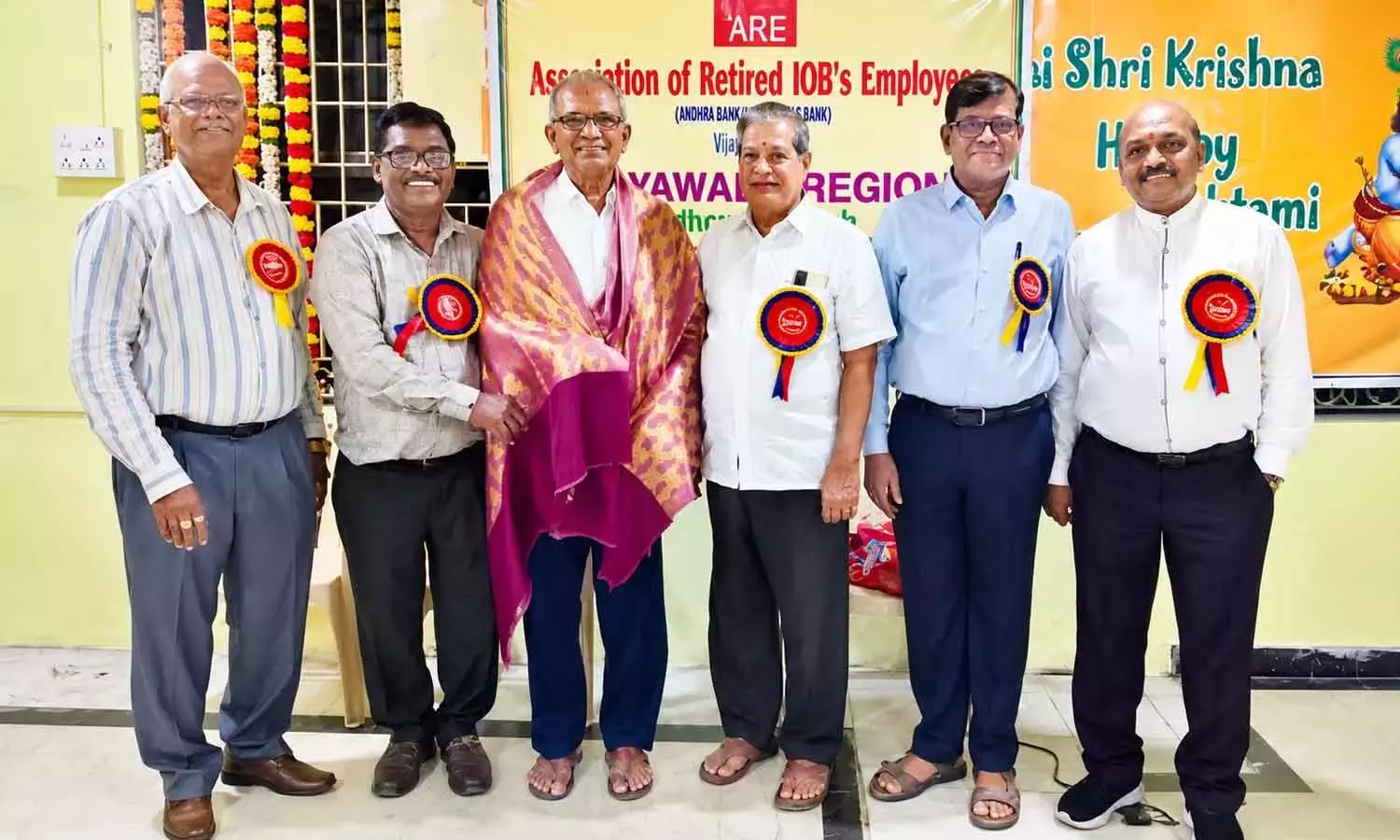 IOB के सेवानिवृत्त कर्मचारी पेंशनभोगियों के कल्याण पर चर्चा करते