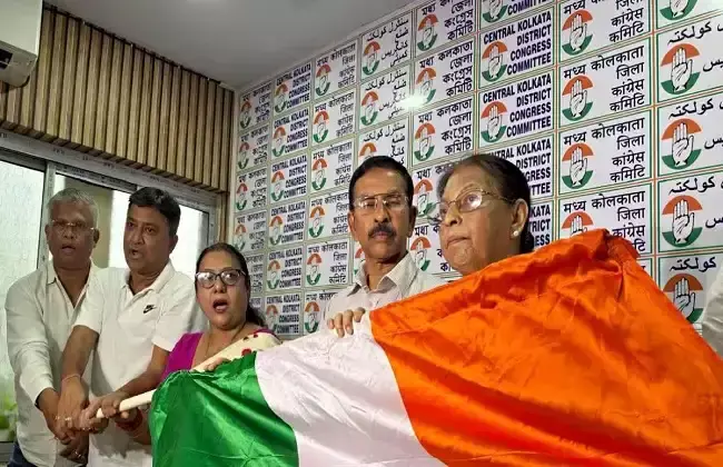 निकाय चुनाव से पहले तृणमूल के दो पार्षदों ने बदला राजनीतिक पाला