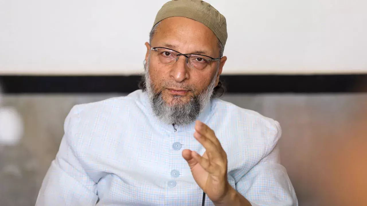 ओवैसी पहुंचे सुप्रीम कोर्ट: SIR विरोधी याचिका दायर की ओवैसी पहुंचे सुप्रीम कोर्ट: SIR विरोधी याचिका दायर की