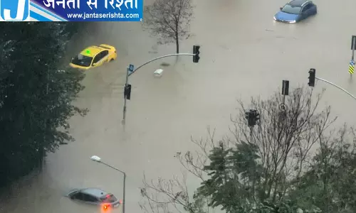 इस्तांबुल में बारिश का कहर, बाढ़ की चपेट में आने से किशोर की मौत इस्तांबुल में बारिश का कहर, बाढ़ की चपेट में आने से किशोर की मौत