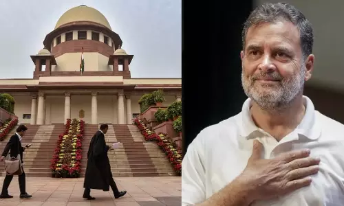 सुप्रीम कोर्ट का चुनाव आयोग को नोटिस, राहुल गांधी को फटकार सुप्रीम कोर्ट का चुनाव आयोग को नोटिस, राहुल गांधी को फटकार