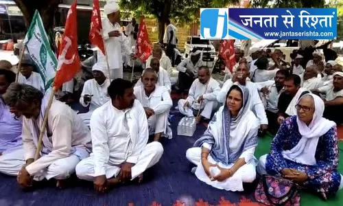 रोहतक में किसानों का हंगामा, खरीद व्यवस्था के विरोध में कार्यालय पर तालाबंदी रोहतक में किसानों का हंगामा, खरीद व्यवस्था के विरोध में कार्यालय पर तालाबंदी