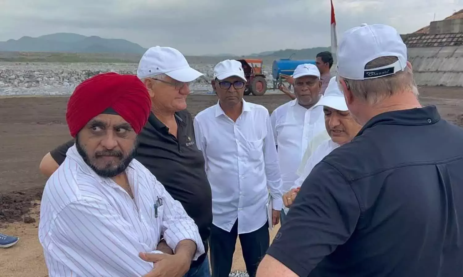 Andhra: अंतर्राष्ट्रीय विशेषज्ञ पोलावरम कार्यों का निरीक्षण करते हैं Andhra: अंतर्राष्ट्रीय विशेषज्ञ पोलावरम कार्यों का निरीक्षण करते हैं