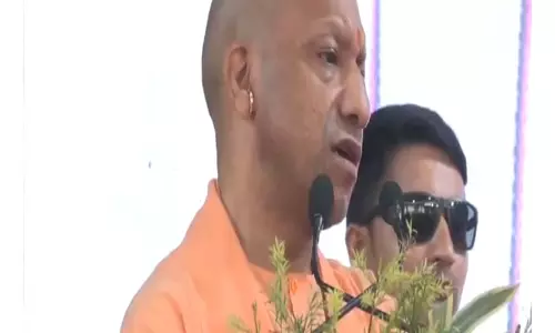 वाराणसी में CM योगी ने 600 से अधिक सफाई कर्मियों को किया सम्मानित वाराणसी में CM योगी ने 600 से अधिक सफाई कर्मियों को किया सम्मानित