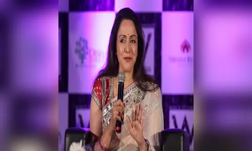 जिस हेमा मालिनी पर फिदा है पूरा बॉलीवुड, कभी उन्हें निर्देशक ने फिल्म से कर दिया था बाहर जिस हेमा मालिनी पर फिदा है पूरा बॉलीवुड, कभी उन्हें निर्देशक ने फिल्म से कर दिया था बाहर