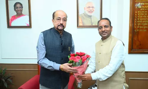 राज्यपाल रमेन डेका से छत्तीसगढ़ रेड क्रॉस समिति के अध्यक्ष ने की सौजन्य भेंट राज्यपाल रमेन डेका से छत्तीसगढ़ रेड क्रॉस समिति के अध्यक्ष ने की सौजन्य भेंट