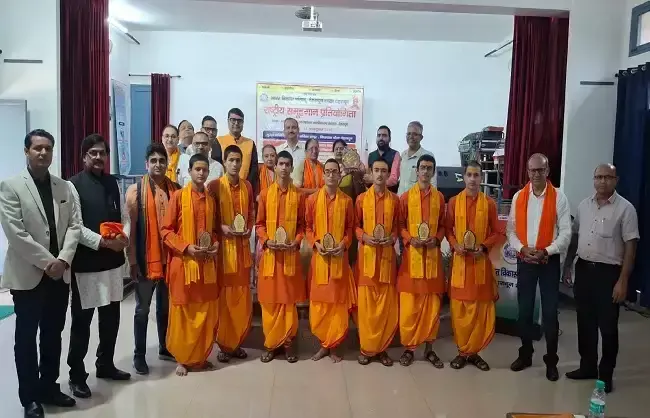 देशभक्ति गीतों की गूंज के बीच डीएवी पब्लिक स्कूल बना अव्वल