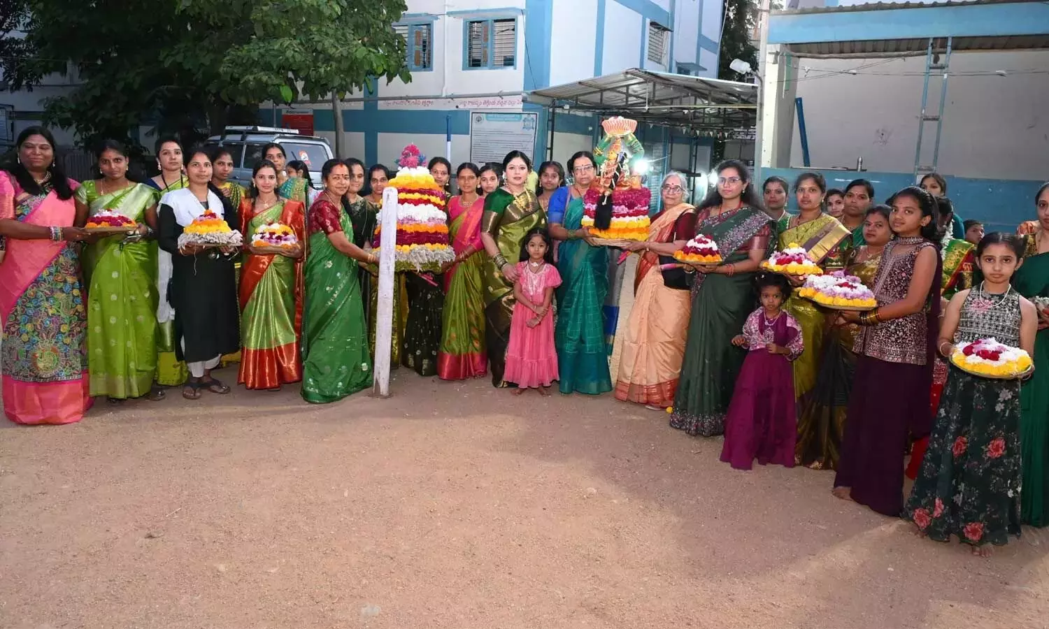Telangana: प्योर फाउंडेशन ने अटला बथुकम्मा को उत्सवी उत्साह के साथ मनाया Telangana: प्योर फाउंडेशन ने अटला बथुकम्मा को उत्सवी उत्साह के साथ मनाया
