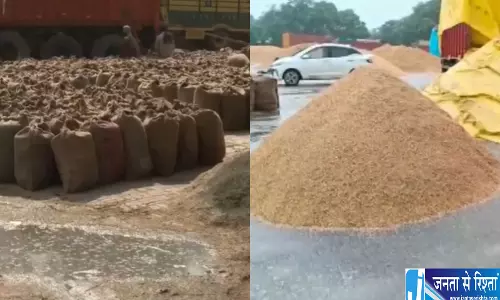 मंडियों में भीग गई किसानों की उपज भारी बारिश से बड़ा नुकसान मंडियों में भीग गई किसानों की उपज भारी बारिश से बड़ा नुकसान
