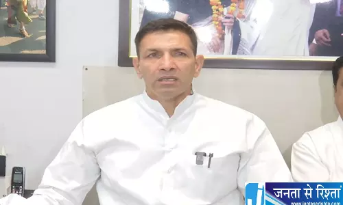 गांवों में 4 दिनों से अंधेरा बिजली कटौती पर भड़के जीतू पटवारी गांवों में 4 दिनों से अंधेरा बिजली कटौती पर भड़के जीतू पटवारी