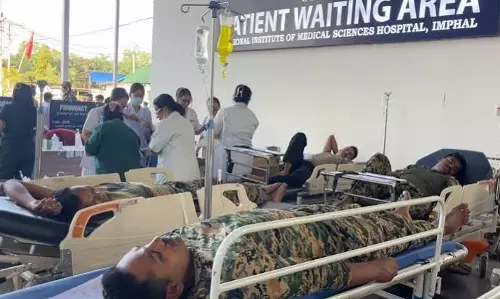 मणिपुर में हादसा: संदिग्ध फूड पॉइजनिंग से BSF के 78 जवान बीमार मणिपुर में हादसा: संदिग्ध फूड पॉइजनिंग से BSF के 78 जवान बीमार