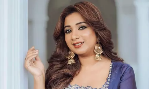 ‘झुमका’ गाने में चला श्रेया घोषाल की आवाज का जादू ‘झुमका’ गाने में चला श्रेया घोषाल की आवाज का जादू