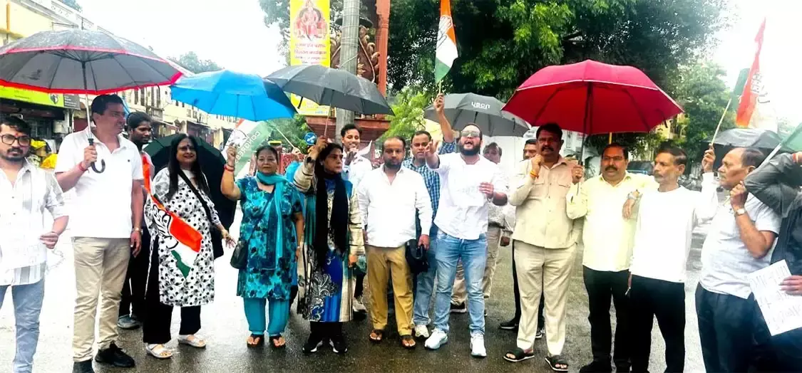 कांग्रेस ने अंकिता मामले पर जताया विरोध, दुष्यंत की नियुक्ति रद्द करने की मांग कांग्रेस ने अंकिता मामले पर जताया विरोध, दुष्यंत की नियुक्ति रद्द करने की मांग