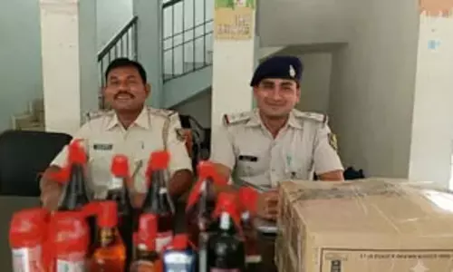 कोल्ड ड्रिंक की आड़ में शराब तस्करी, 2 गिरफ्तार कोल्ड ड्रिंक की आड़ में शराब तस्करी, 2 गिरफ्तार