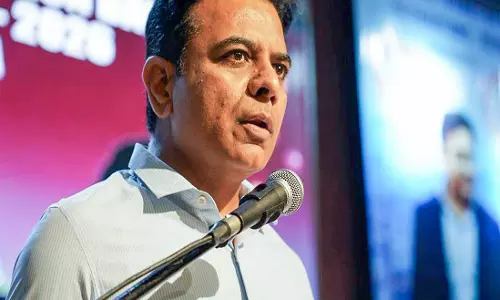 रेवंत रेड्डी सरकार पर KTR का बड़ा हमला ठेकों में कमीशनखोरी का आरोप रेवंत रेड्डी सरकार पर KTR का बड़ा हमला ठेकों में कमीशनखोरी का आरोप