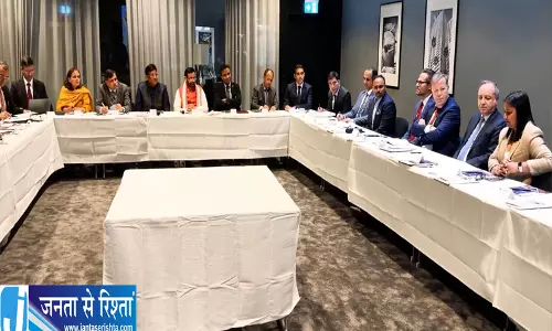 स्वीडन में CM नायब सैनी का बड़ा ऐलान हरियाणा में निवेश के खुलेंगे नए रास्ते स्वीडन में CM नायब सैनी का बड़ा ऐलान हरियाणा में निवेश के खुलेंगे नए रास्ते