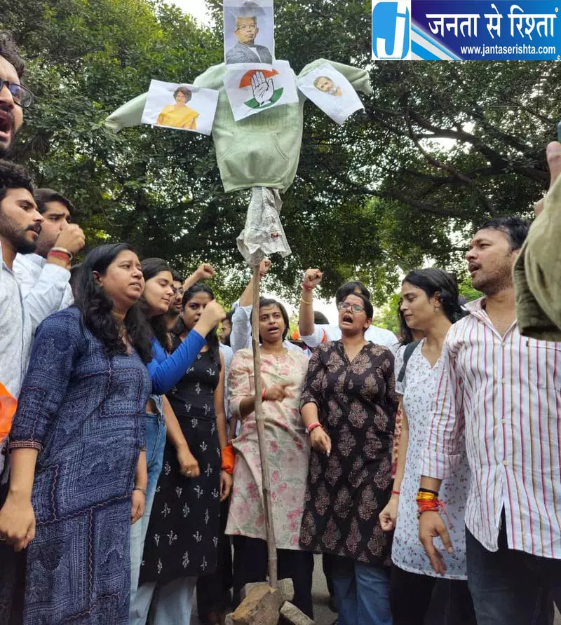 जेएनयू में ABVP का जोरदार प्रदर्शन, कैंपस में गूंजे विरोध के नारे जेएनयू में ABVP का जोरदार प्रदर्शन, कैंपस में गूंजे विरोध के नारे