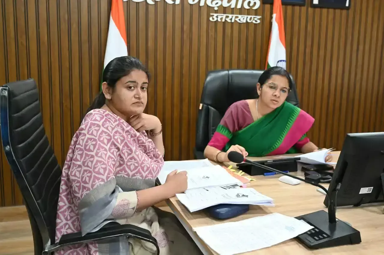 डीएम ने ग्रामीण कचरा प्रबंधन के प्रभावी उपायों पर की चर्चा डीएम ने ग्रामीण कचरा प्रबंधन के प्रभावी उपायों पर की चर्चा