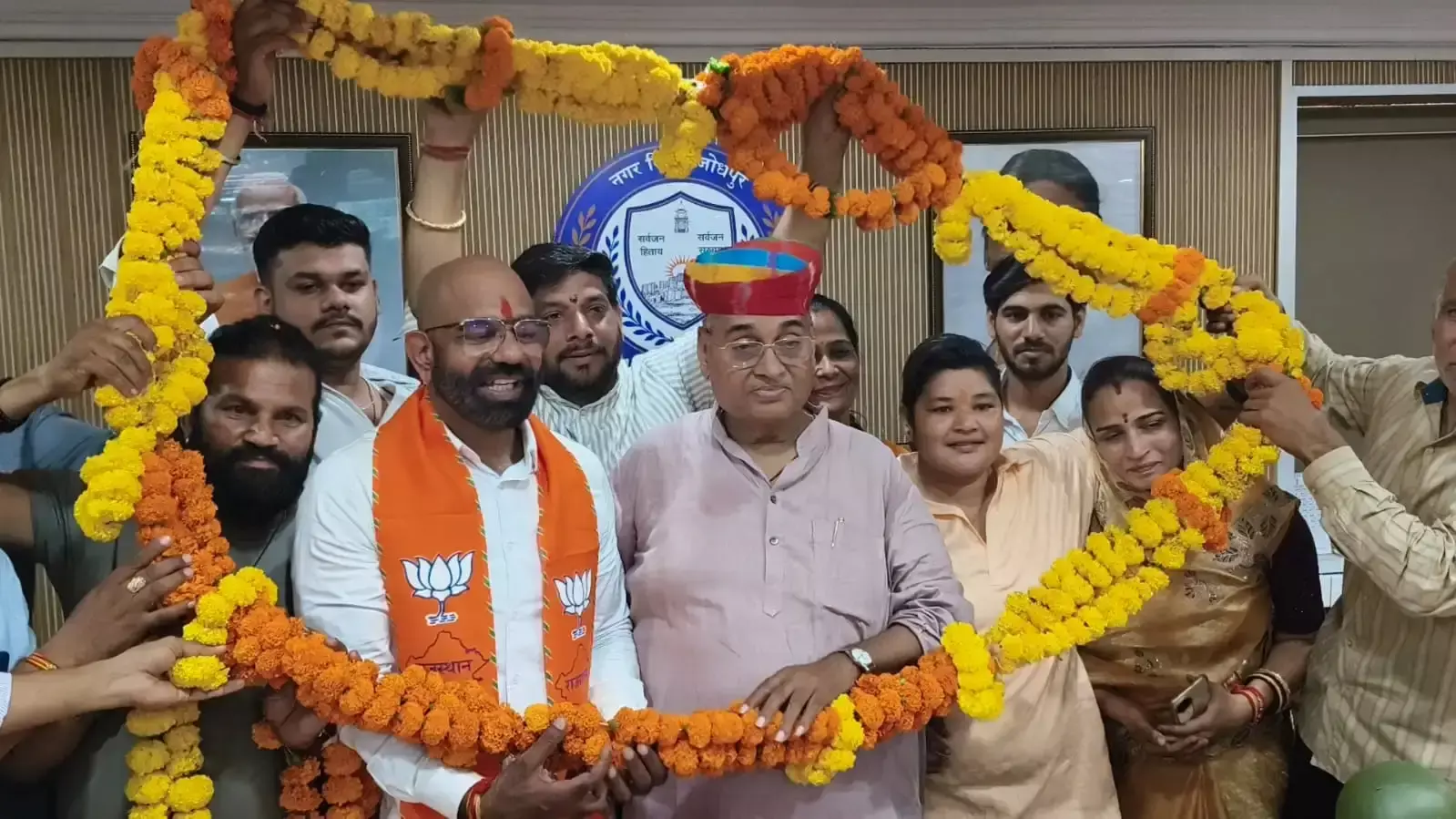 महापौर ने शुरू किया कामकाज, उपमहापौर ने संभाली नई जिम्मेदारी महापौर ने शुरू किया कामकाज, उपमहापौर ने संभाली नई जिम्मेदारी