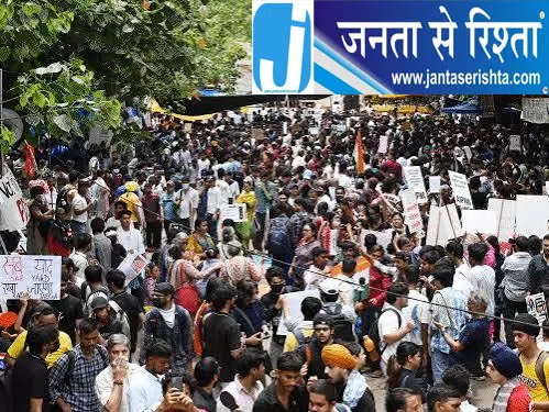 दिल्ली के AUD में बवाल, झड़प के बाद कई छात्र निलंबित दिल्ली के AUD में बवाल, झड़प के बाद कई छात्र निलंबित