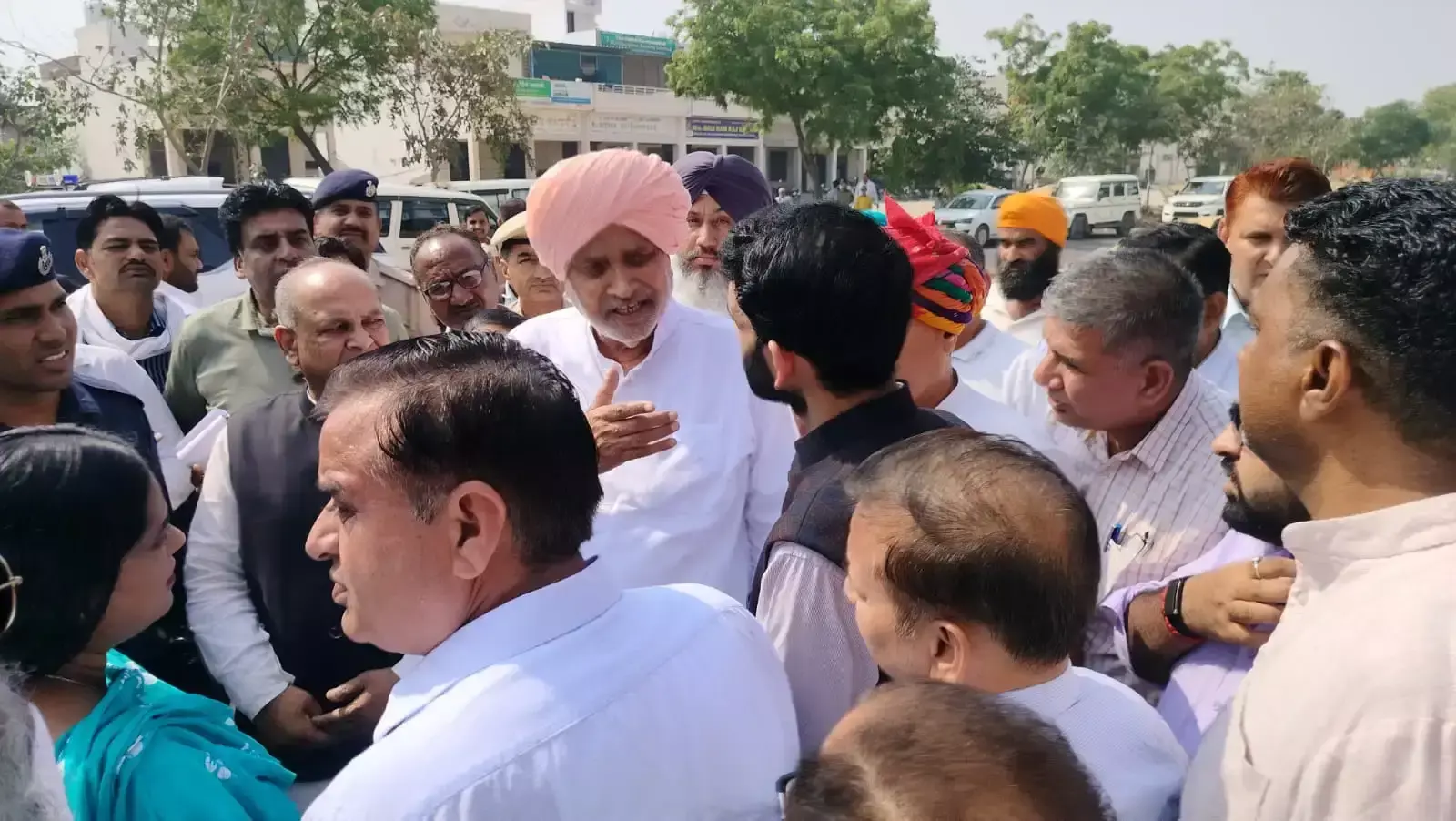 किसानों का पूरा धान खरीदेगी सरकार, खरीद में देरी नहीं होगी : श्यामसिंह राणा किसानों का पूरा धान खरीदेगी सरकार, खरीद में देरी नहीं होगी : श्यामसिंह राणा