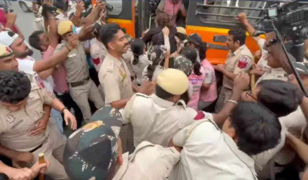 पत्रकारों पर हमले का विरोध, गुवाहाटी प्रेस क्लब ने किया प्रदर्शन का ऐलान पत्रकारों पर हमले का विरोध, गुवाहाटी प्रेस क्लब ने किया प्रदर्शन का ऐलान