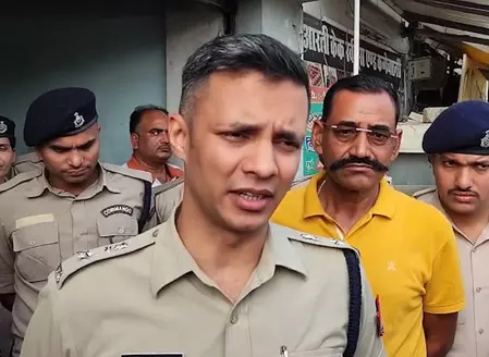 अब तक मुख्य कारण जमीन का विवाद सामने आया है, पूर्व कस्टम अधिकारी की हत्याकांड पर एसपी का बयान अब तक मुख्य कारण जमीन का विवाद सामने आया है, पूर्व कस्टम अधिकारी की हत्याकांड पर एसपी का बयान
