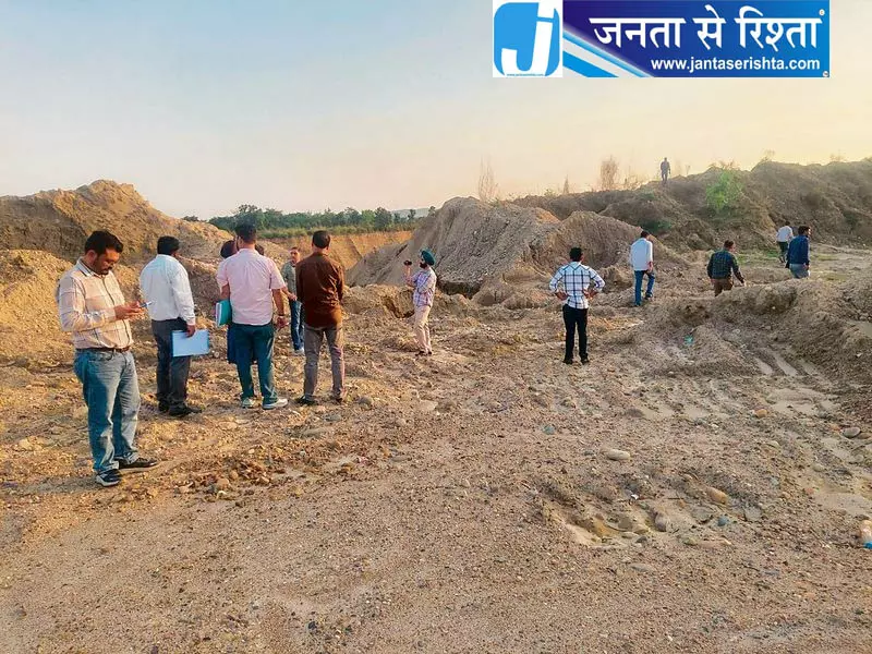 होशियारपुर में खनन स्थलों पर पहुंची CBI टीम, किया निरीक्षण होशियारपुर में खनन स्थलों पर पहुंची CBI टीम, किया निरीक्षण