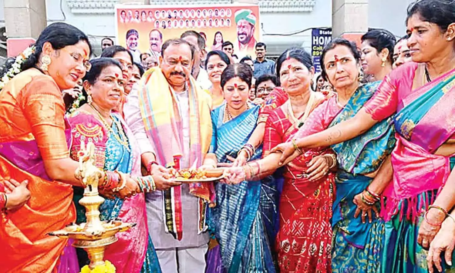 गांधी भवन में बथुकम्मा समारोह आयोजित किया गया गांधी भवन में बथुकम्मा समारोह आयोजित किया गया