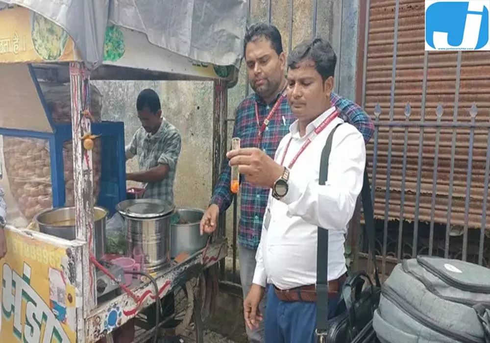खाद्य सुरक्षा विभाग की कार्रवाई, कोडरमा में 60 किलो मोमो जब्त खाद्य सुरक्षा विभाग की कार्रवाई, कोडरमा में 60 किलो मोमो जब्त