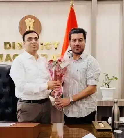 भाजपा नेता अभिनव आनंद ने डीसी रुपेश कुमार से की मुलाकात, विकास पर जोर भाजपा नेता अभिनव आनंद ने डीसी रुपेश कुमार से की मुलाकात, विकास पर जोर