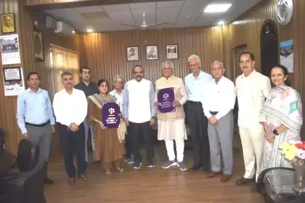 क्लस्टर यूनिवर्सिटी और भारतीय योग संस्थान के बीच शैक्षणिक सहयोग की पहल क्लस्टर यूनिवर्सिटी और भारतीय योग संस्थान के बीच शैक्षणिक सहयोग की पहल