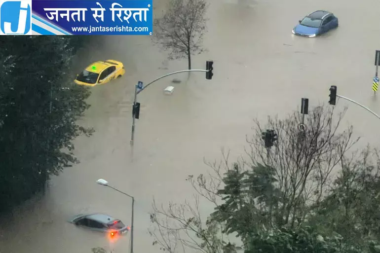 इस्तांबुल में बारिश का कहर, बाढ़ की चपेट में आने से किशोर की मौत इस्तांबुल में बारिश का कहर, बाढ़ की चपेट में आने से किशोर की मौत