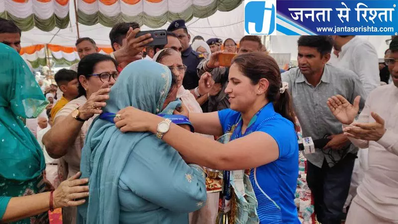 एशियाई खेलों की निशानेबाज नीरू ढांडा लौटीं घर, मां की आंखों से छलके आंसू एशियाई खेलों की निशानेबाज नीरू ढांडा लौटीं घर, मां की आंखों से छलके आंसू