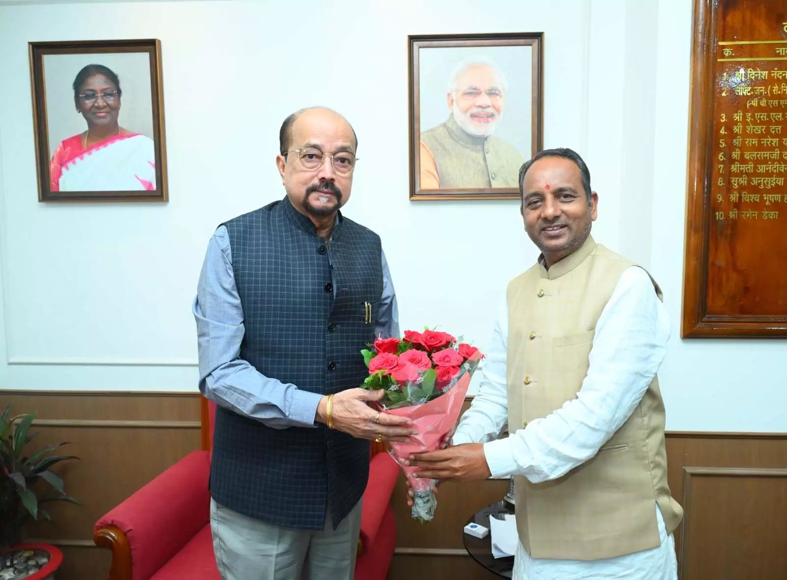 राज्यपाल रमेन डेका से छत्तीसगढ़ रेड क्रॉस समिति के अध्यक्ष ने की सौजन्य भेंट राज्यपाल रमेन डेका से छत्तीसगढ़ रेड क्रॉस समिति के अध्यक्ष ने की सौजन्य भेंट